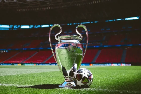 Troféu e bola da Liga dos Campeões