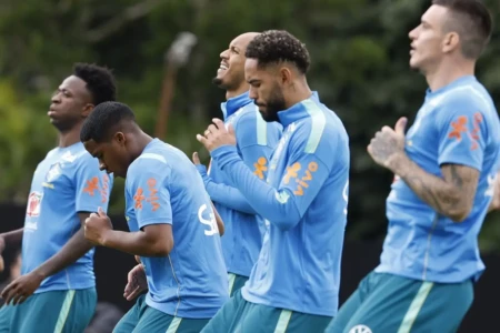 Jogadores da seleção brasileira durante treino