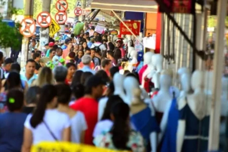 Imagem mostra população goiana circulando na região da 44