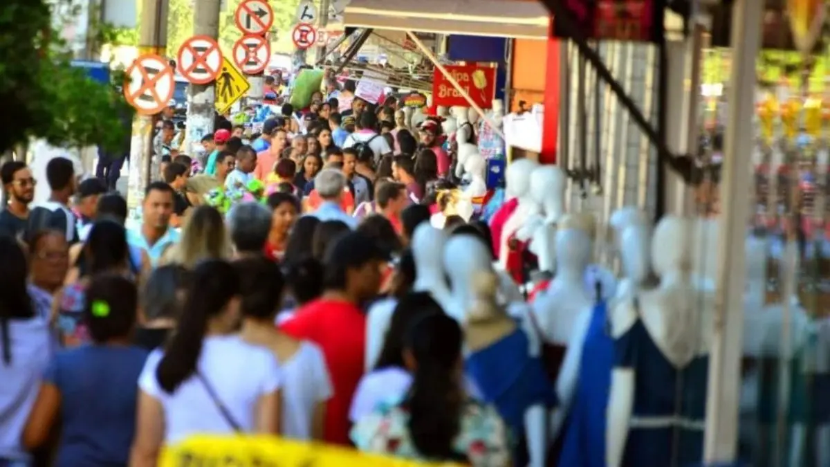 Imagem mostra população goiana circulando na região da 44