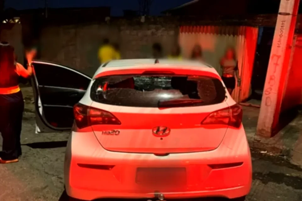 carro x portao
