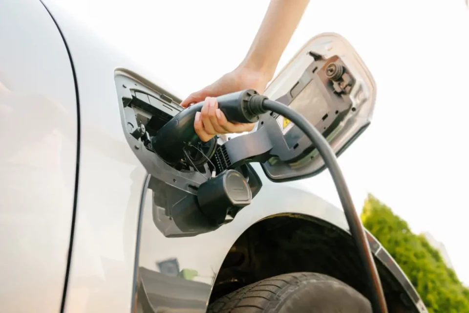 carro eletrico x recarga 