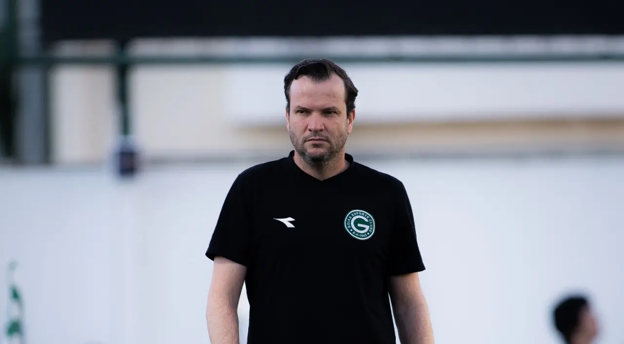 Invencibilidade em clássicos marca a trajetória de Daniel Paulista no Goiás