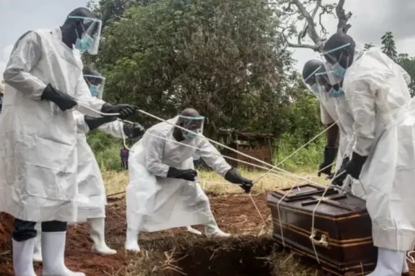 União Africana alerta para mais de 1.100 casos suspeitos de ebola 263 casos foram confirmados nos dois países, com 43 mortes registradas