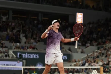 Horário de João Fonseca hoje: brasileiro entra em quadra pelas quartas de Roland Garros