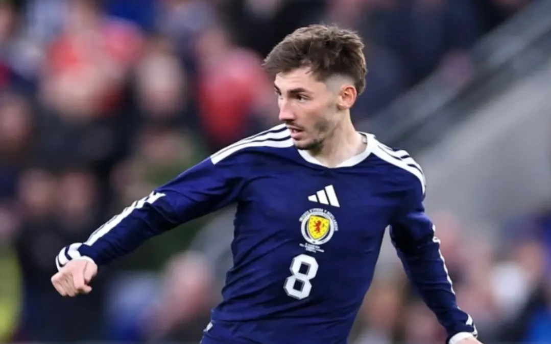 O meia Billy Gilmour está fora da Copa do Mundo (Foto: @scotlandnationalteam/Escócia/Instagram)