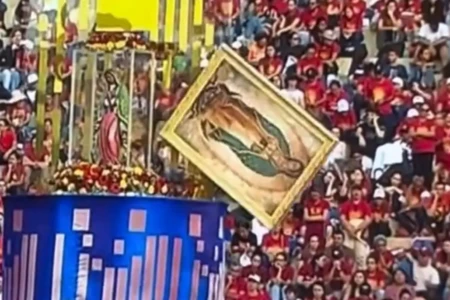Produtor do Totus Tuus fala de quadro de Nossa Senhora de Guadalupe que caiu Responsável pela cenografia quadro fixado com material resistente