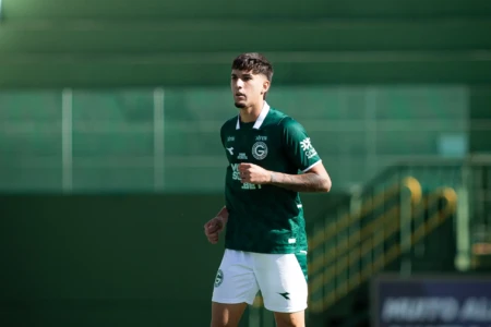 Convocação premia trajetória de Lucas Rodrigues no Goiás