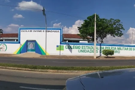 Colégio Estadual Militar - CEPMG 5 de Janeiro, de Sanclerlândia - (Foto: reprodução)