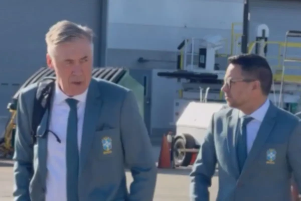 Ancelotti revela o estágio da seleção ao desembarcar nos EUA (Foto: Reprodução/CBF)