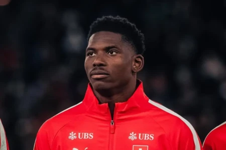 Visto de Breel Embolo foi submetido à revisão horas antes do embarque (Foto: Instagram)