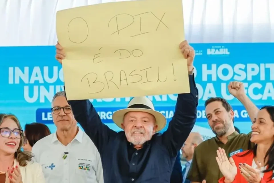 Imagem mostra presidente Lula com o cartaz
