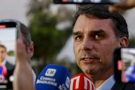 Imagem mostra senador Flávio Bolsonaro