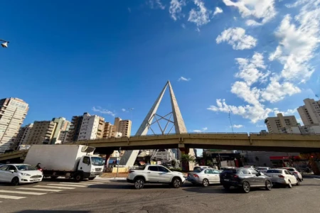 Obras no Monumento dos Dois Marcos mudam trânsito nas avenidas 85 e T-63 no feriado; veja rotas Intervenções começam nesta quinta (4)