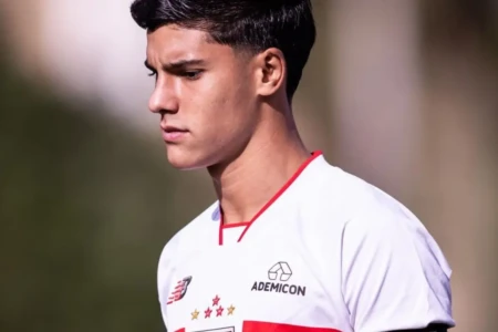 Suíça monta estratégia para 'seduzir' lateral do São Paulo; entenda (Foto: Instagram)