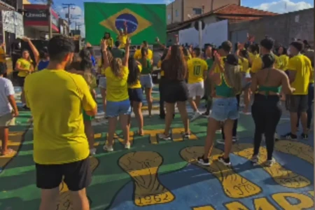 Rua 7-C decorada e em clima de Copa do Mundo (Fotos: Reprodução)