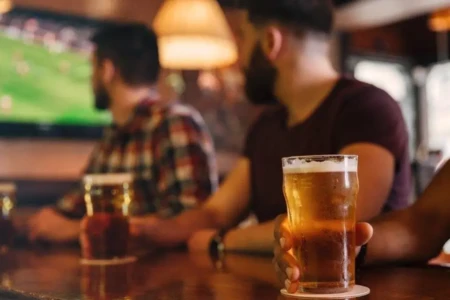Bares e restaurantes apostam em bebidas e petiscos - (Foto: reprodução)