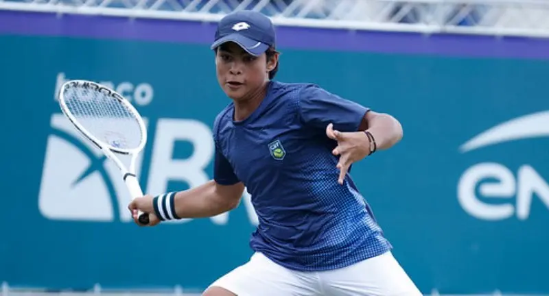 Guto Miguel alcança final histórica no juvenil de Roland Garros