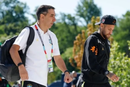 Neymar em centro de treinamento da seleção (Foto: CBF)