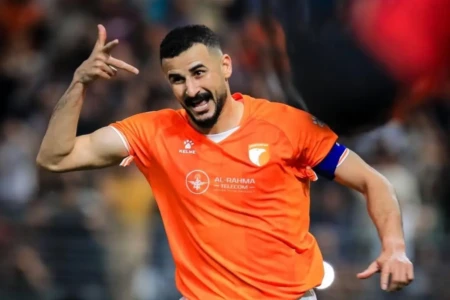 Atacante Aymen Hussein, do Iraque: problemas nos Estados Unidos (Foto: Instagram)