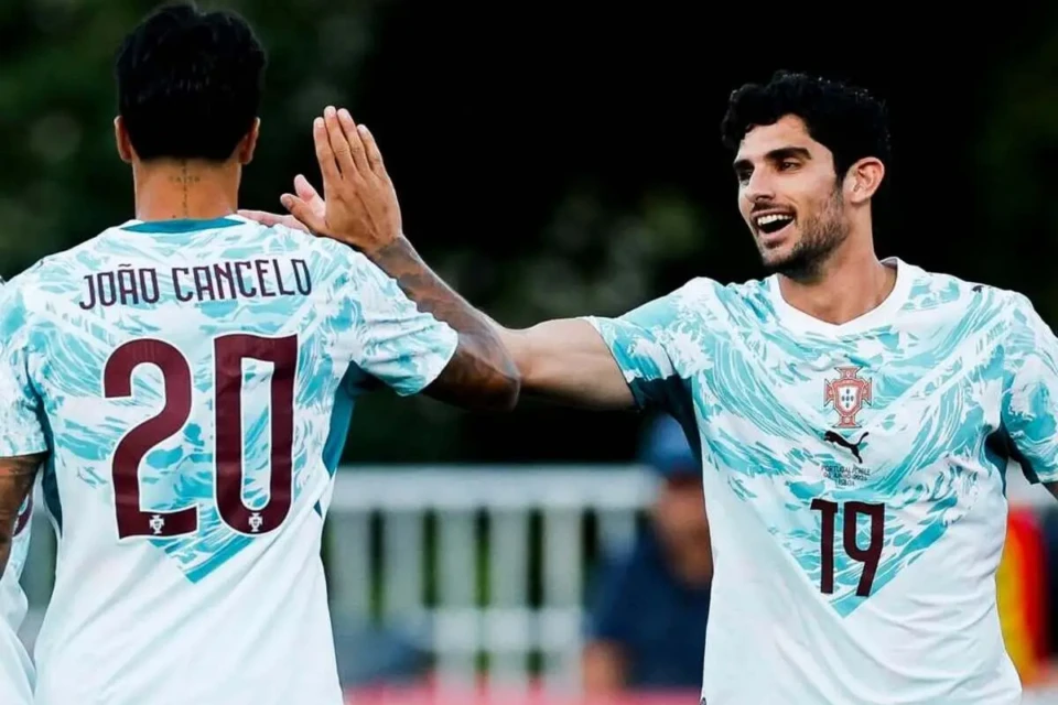 Gonçalo Guedes comemora gol de Portugal
