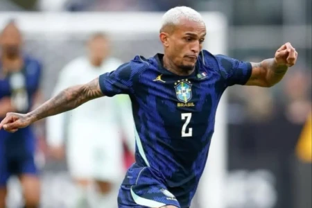 Wesley em amistoso da seleção brasileira