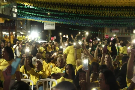 Rua 7-C reúne mais de 3 mil torcedores para acompanhar vitória do Brasil antes da Copa