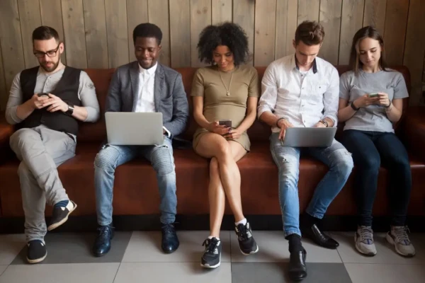 Estudo mostra que renda cresce menos de 2% ao ano Millennials estudam mais que os pais, mas não superam padrão de vida da geração X