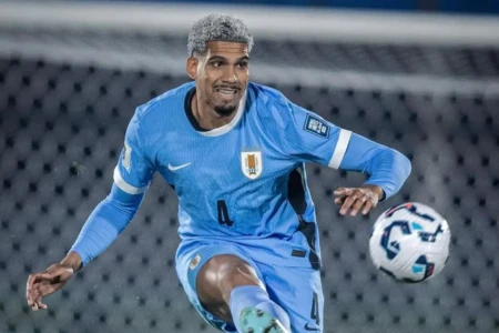 Zagueiro do Uruguai se lesiona e viaja para ‘tratamento express’ na Espanha (Foto: Instagram)