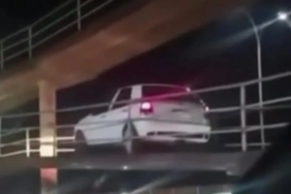 carro x passarela (1)