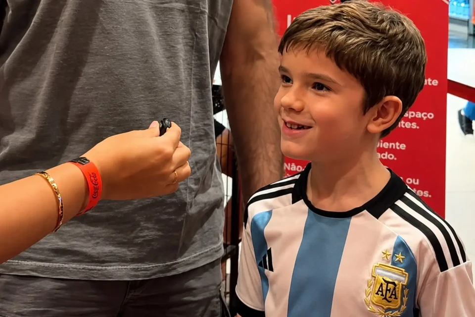 João Felipe e Pedro Torres dividem o amor pelo futebol, mas de lados opostos. Filho torce para argentina enquanto pai para o Brasil