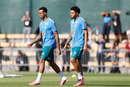 Éderson e Gabriel Magalhães em treino da seleção brasileira (Foto: CBF)