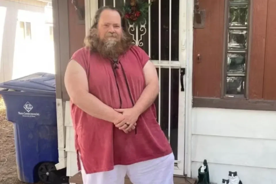 Homem se casa com IA e afirma que esposa real não sente ciúmes; veja fotos Americano mantém casamento de 20 anos e relação virtual