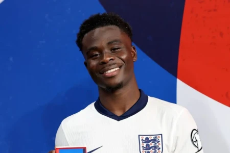 Saka treina com dores e preocupa técnico da Inglaterra (Foto: Instagram)