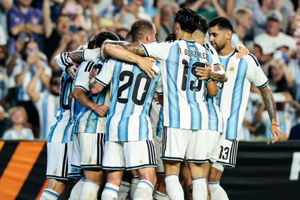 Messi volta à Argentina e marca gol no segundo toque na bola (Foto: Instagram)