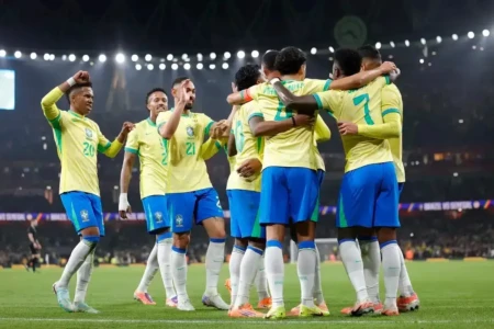 Jogo do Brasil na Copa: servidores de Goiás serão liberados mais cedo no dia 24 de junho Servidores federais também terão liberação