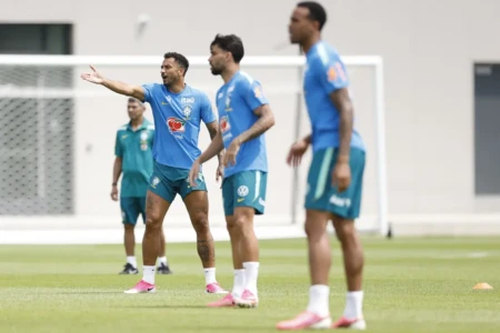 Jogadores da seleção brasileira durante treino