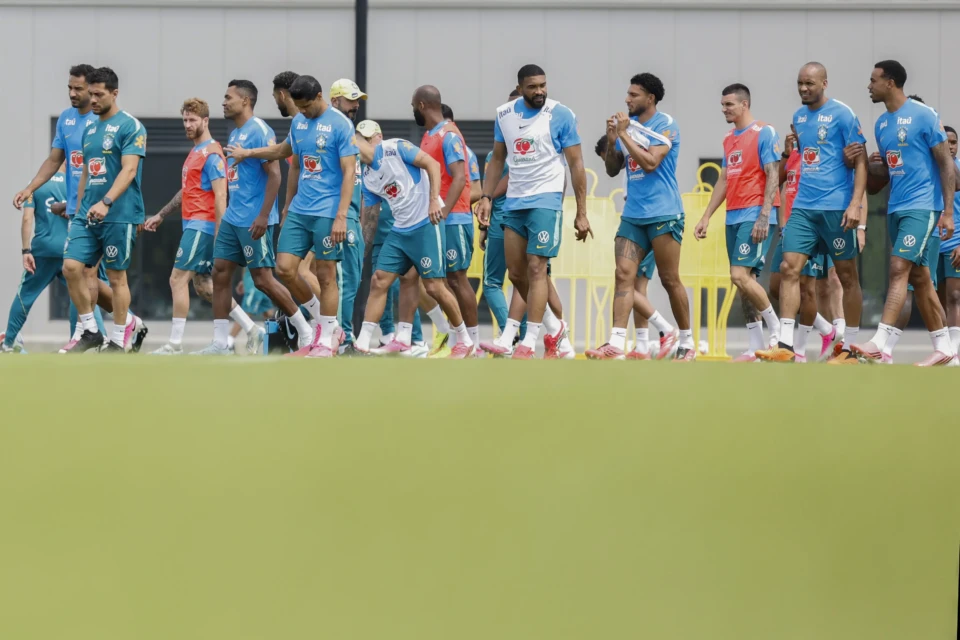 Jogadores da seleção brasileira em atividade no CT Columbia Park