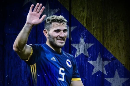 Lateral Kolasinac está escalado pela Bósnia para encarar o Canadá (Foto: Instagram)