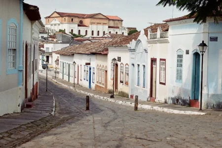 Casa Território reúne arte, formação e debates com programação gratuita na Cidade de Goiás Iniciativa ocupa casarão cultural durante o Fica