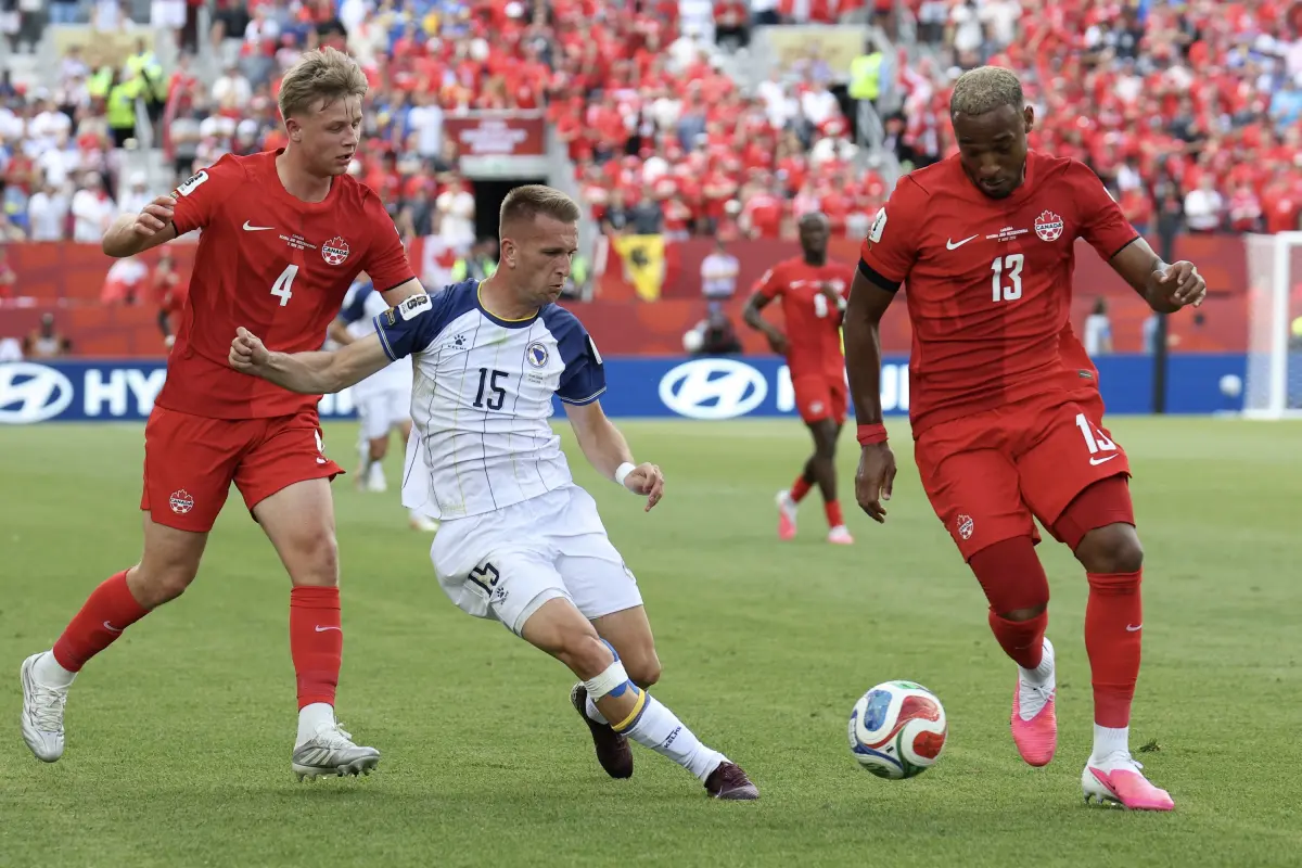 Canadá reage em casa e arranca empate eletrizante contra a Bósnia na estreia da Copa Canadá reage em casa e arranca empate eletrizante contra a Bósnia na estreia da Copa