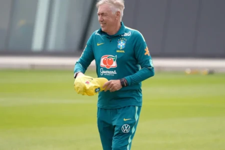 Seleção entra em campo às 19h, no horário de Brasília (Foto: Divulgação / CBF)