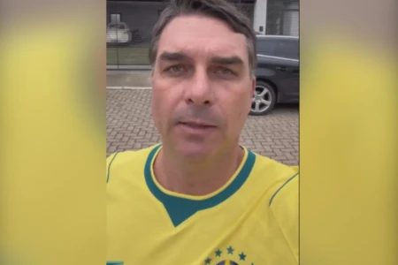 Flávio lamenta que não poderá ver jogo do Brasil com Jair Bolsonaro (Foto: Reprodução)