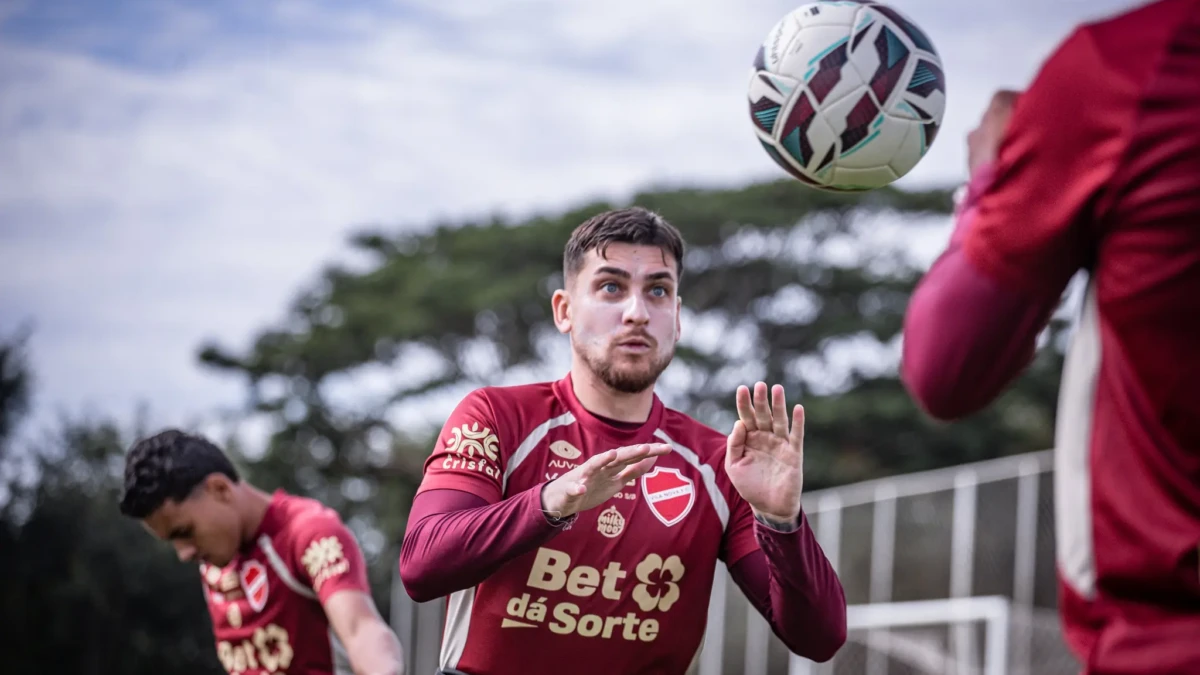 João Vieira em treino no Vila Nova
