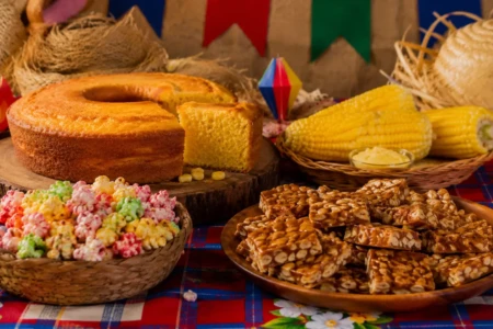Festa Junina: receitas simples e irresistíveis para um arraiá perfeito Bolo de milho cremoso, canjica cremosa com coco e mais...