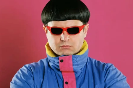 Cantor Oliver Tree está entre as vítimas de acidente aéreo no Rio de Janeiro