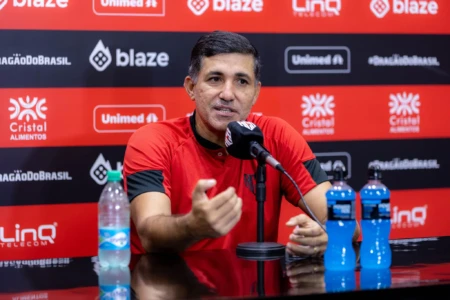 Eduardo Souza em coletiva no Atlético