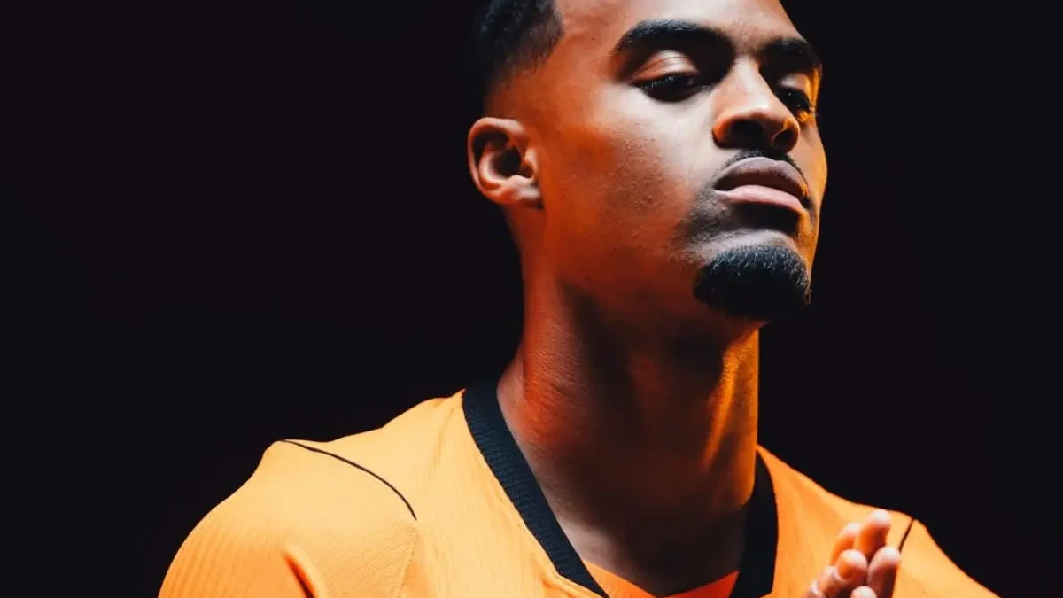 Holanda x Japão: Depay fica no banco (Foto: Instagram)