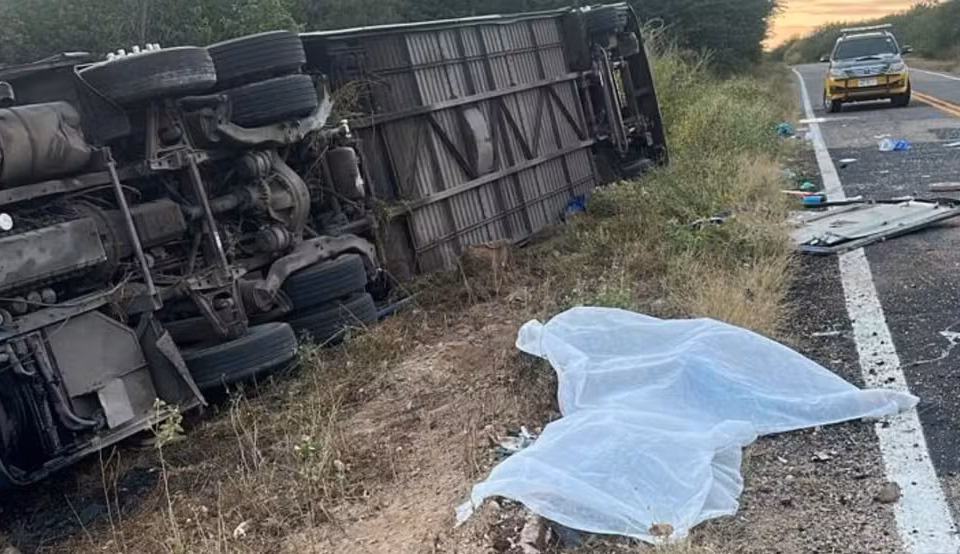 Acidente com ônibus de time de basquete deixa sete mortos no Ceará Mais de 30 pessoas ficam feridas no acidente