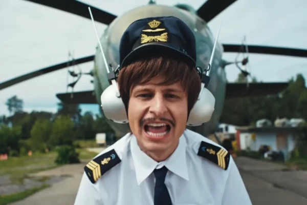 Oliver Tree já lançou clipe entre dois helicópteros: 'Coloque flores no meu túmulo', diz letra Cantor americano acidente entre duas aeronaves